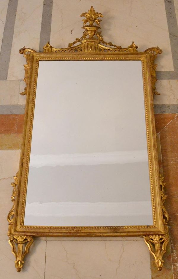 Specchiera, in stile '700, cornice dorata e intagliata, cm 130x70