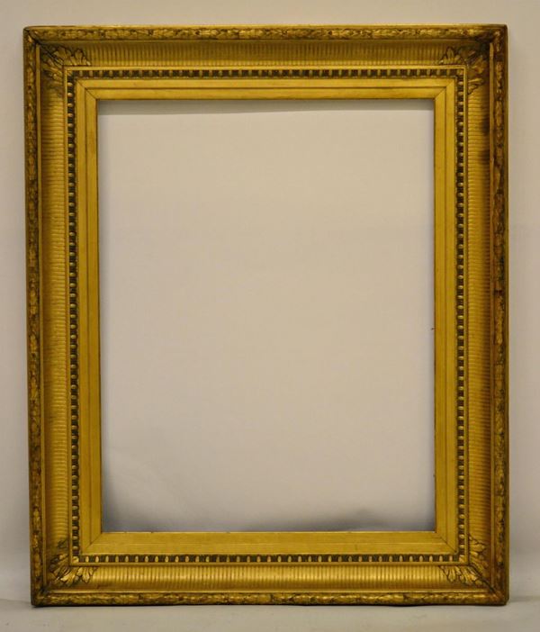 Cornice, sec. XIX, in legno dorato e intagliato