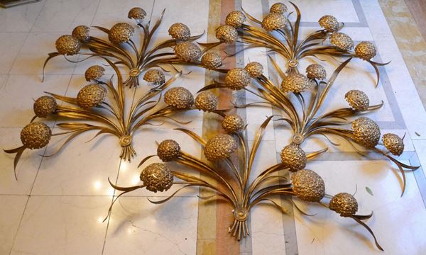 Cinque appliques, sec. XX, in metallo dorato,