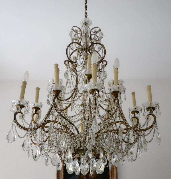 Lumiera, inizi sec. XX, in metallo dorato  - Asta GIOIELLI, SCULTURE, DIPINTI, ARREDI E OGGETTI D'ARTE - Poggio Bracciolini Casa d'Aste