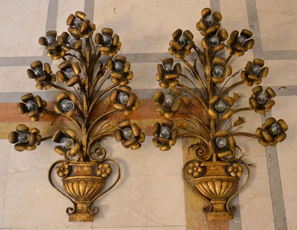Coppia di appliques, sec. XX, in metallo dorato