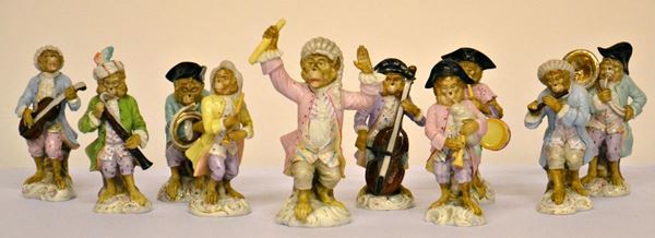 Dieci sculturine, inizi sec. XX, in ceramica, raffiguranti  - Asta GIOIELLI, SCULTURE, DIPINTI, ARREDI E OGGETTI D'ARTE - Poggio Bracciolini Casa d'Aste