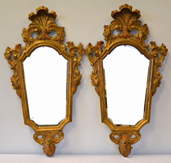 Coppia di ventoline, sec. XIX, in legno dorato