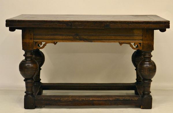 Tavolo, sec. XVIII, in rovere con prolunghe  - Asta GIOIELLI, SCULTURE, DIPINTI, ARREDI E OGGETTI D'ARTE - Poggio Bracciolini Casa d'Aste