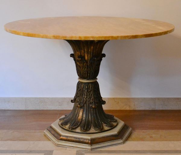 Tavolo circolare, in stile '700, piano in marmo,
