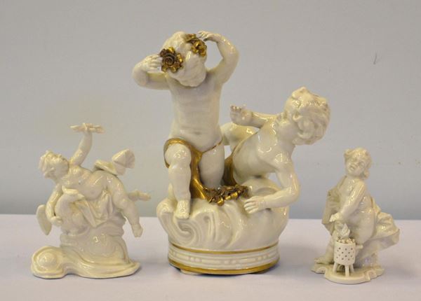 Tre piccole sculture, inizi sec. XX, in porcellana,