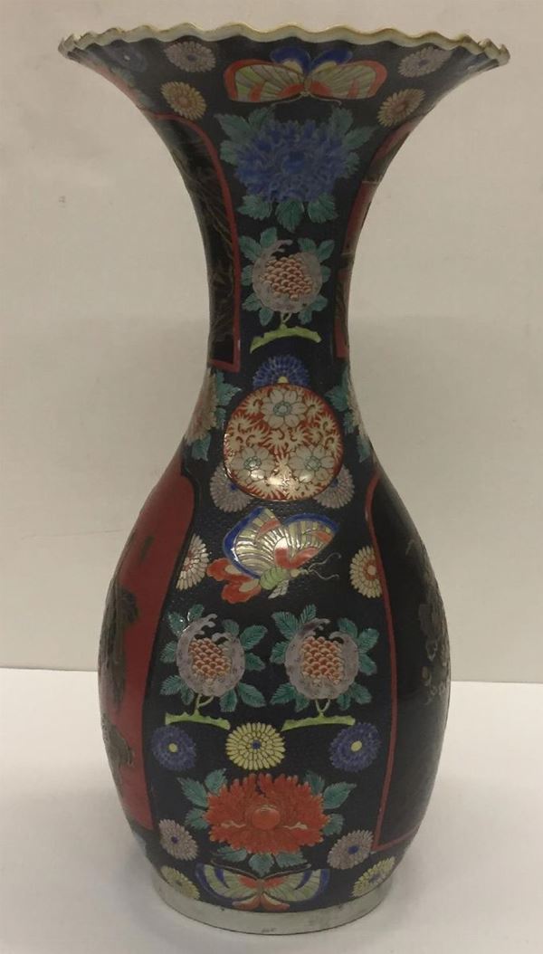 Vaso, In porcellana laccata, Giappone, sec. XIX