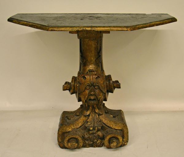 Consolle, sec. XVIII, in legno laccato e intagliato,