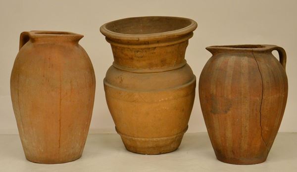 Tre orci, sec. XX, in terracotta,