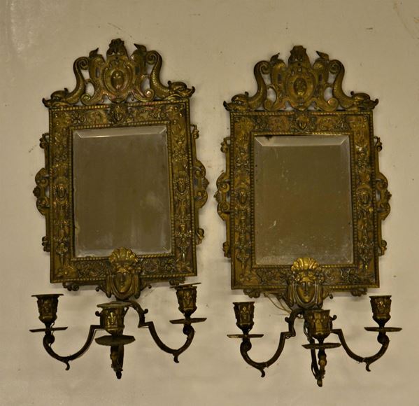 Coppia di applique, sec. XX, in metallo lavorato