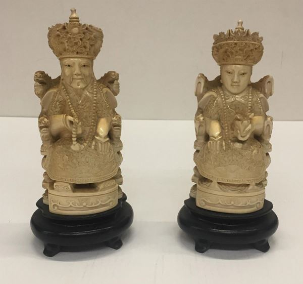 Imperatrice e imperatore in avorio, Cina, Sec. XX  - Asta GIOIELLI, SCULTURE, DIPINTI, ARREDI E OGGETTI D'ARTE - Poggio Bracciolini Casa d'Aste