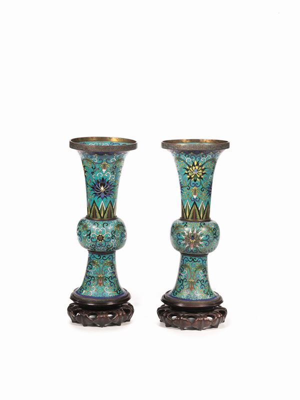 COPPIA DI VASI "GU" CLOISONNÈ, CINA, DINASTIA QING, SEC. XIX