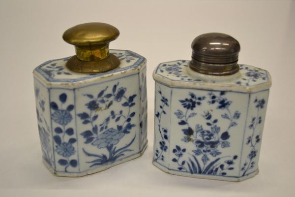 Due Tea Keddies, in porcellana bianco e blu, Cina , sec. XVIII