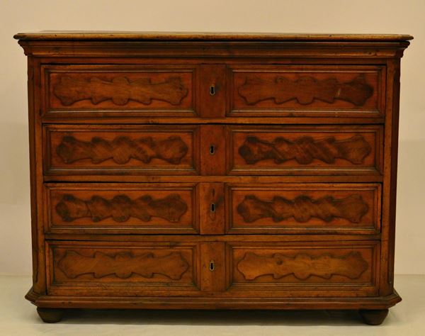 Cassettone, sec. XVIII, in pioppo, quattro cassetti,