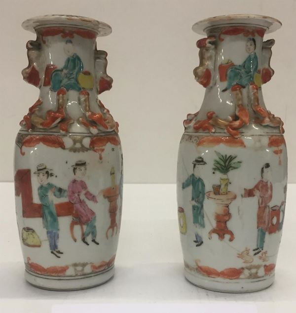 Piccola coppia di vasi Canton, Cina, inizio sec. XX  - Asta GIOIELLI, SCULTURE, DIPINTI, ARREDI E OGGETTI D'ARTE - Poggio Bracciolini Casa d'Aste