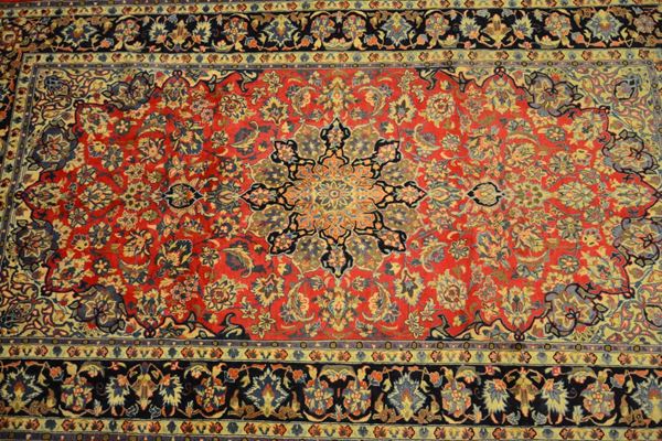 Tappeto persiano Isfahan di vecchia manifattura,  - Asta GIOIELLI, SCULTURE, DIPINTI, ARREDI E OGGETTI D'ARTE - Poggio Bracciolini Casa d'Aste