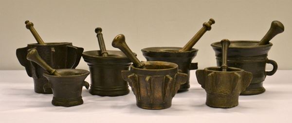 Sette mortai, sec. XVIII, in bronzo,  - Asta GIOIELLI, SCULTURE, DIPINTI, ARREDI E OGGETTI D'ARTE - Poggio Bracciolini Casa d'Aste