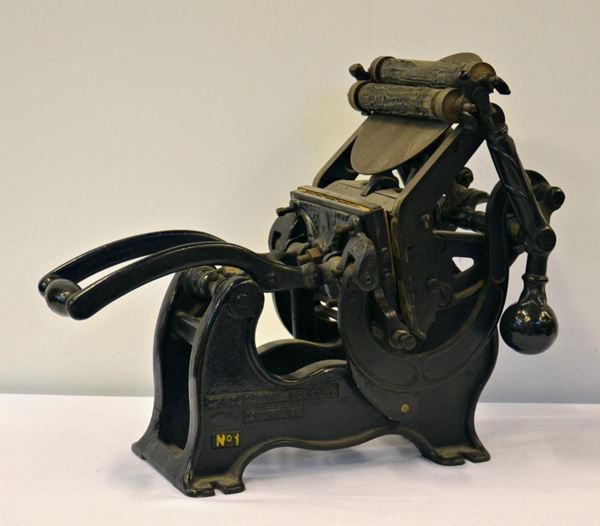 Pressa per stampa, Londra, sec. XIX, in ghisa  - Asta GIOIELLI, SCULTURE, DIPINTI, ARREDI E OGGETTI D'ARTE - Poggio Bracciolini Casa d'Aste