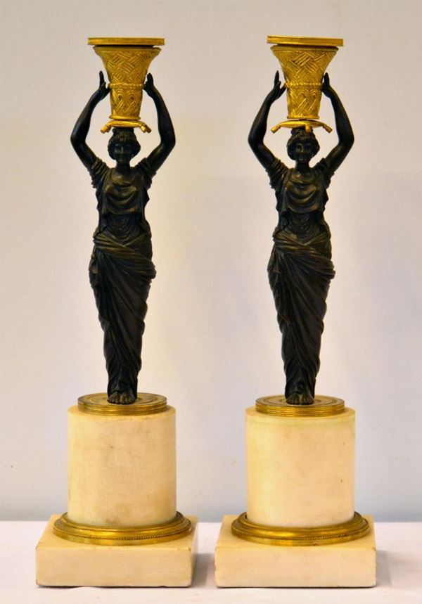 Coppia di candelieri, Impero, in bronzo a patina