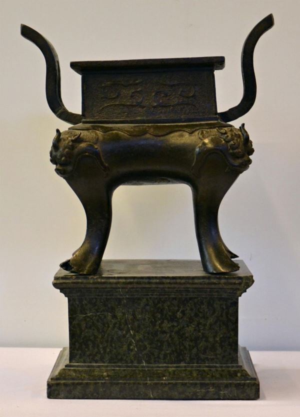 Incensiere, Cina, sec. XIX, in bronzo lavorato,