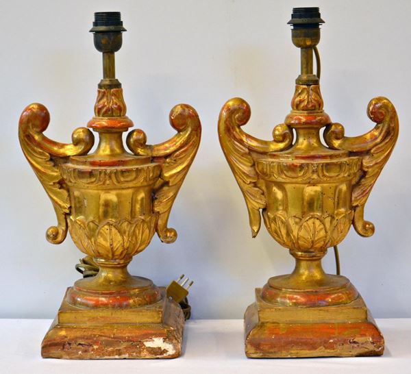 Coppia di perettoni, sec. XVIII, in legno dorato