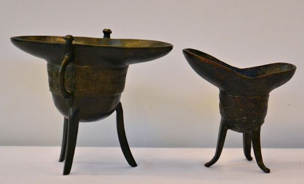 Due versatoi, arte orientale, sec. XIX, in bronzo