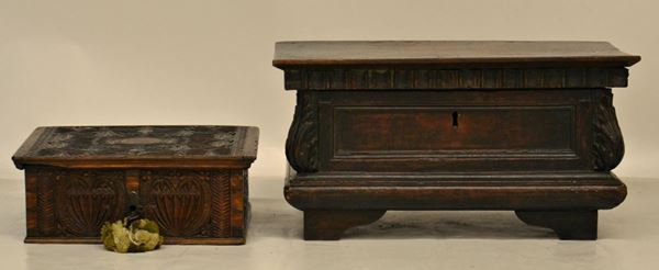Cassina e contenitore, sec. XVIII, in noce