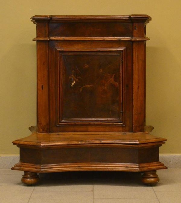Inginocchiatoio, sec. XVIII, in noce sagomato,  - Asta GIOIELLI, SCULTURE, DIPINTI, ARREDI E OGGETTI D'ARTE - Poggio Bracciolini Casa d'Aste