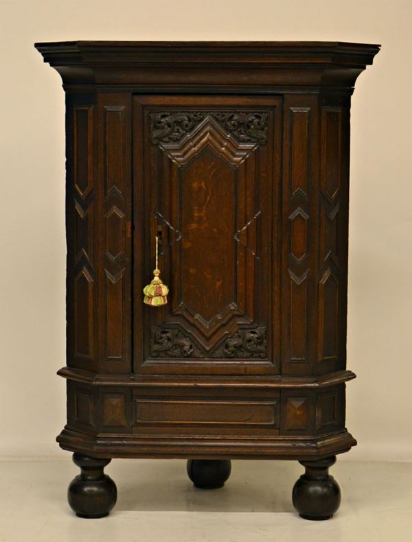 Angoliera, sec. XIX, uin rovere intagliato,