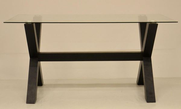 Tavolo, anni '90, piano in cristallo, gambe a croce  - Asta GIOIELLI, SCULTURE, DIPINTI, ARREDI E OGGETTI D'ARTE - Poggio Bracciolini Casa d'Aste