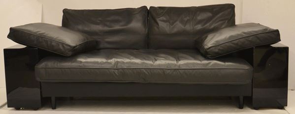 Divano design Knoll, con laterali in legno
