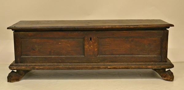Cassapanca, sec. XVIII, in noce, piano da alzarsi,  - Asta GIOIELLI, SCULTURE, DIPINTI, ARREDI E OGGETTI D'ARTE - Poggio Bracciolini Casa d'Aste