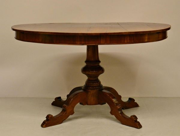 Tavolino, fine sec. XIX, in noce, piano ovale, fusto  - Asta GIOIELLI, SCULTURE, DIPINTI, ARREDI E OGGETTI D'ARTE - Poggio Bracciolini Casa d'Aste