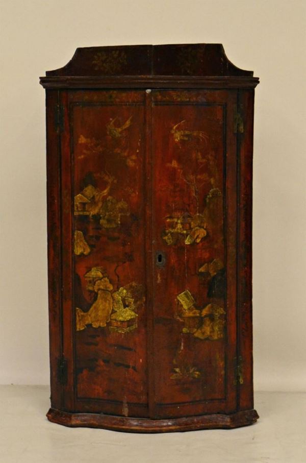 Angoliera, sec. XIX, in legno laccato a cineserie,
