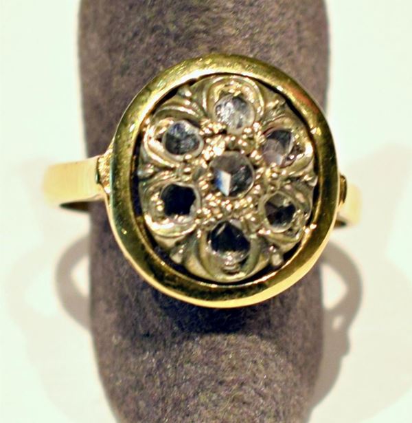 ANELLO IN ORO GIALLO E DIAMANTI
