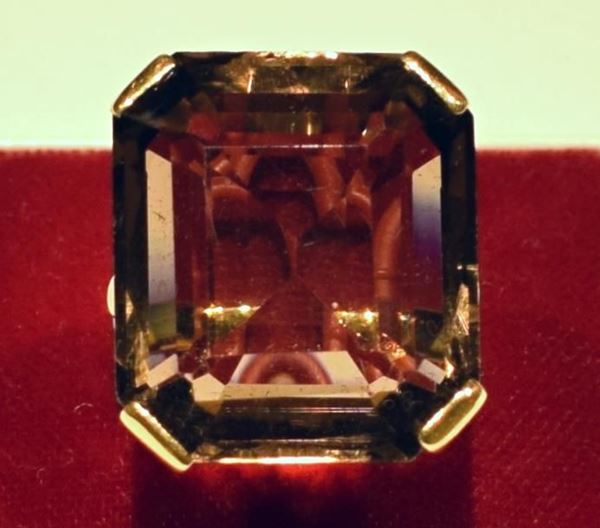 ANELLO IN ORO GIALLO E TOPAZIO