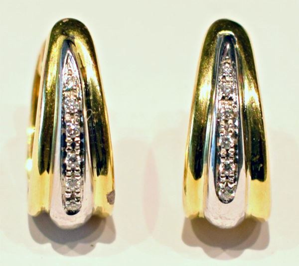 PAIO DI ORECCHINI IN ORO GIALLO E DIAMANTI  - Asta ANTIQUARIATO, COLLEZIONISMO E GIOIELLI - Poggio Bracciolini Casa d'Aste