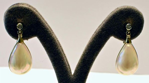 PAIO DI ORECCHINI IN ORO GIALLO, DIAMANTI E