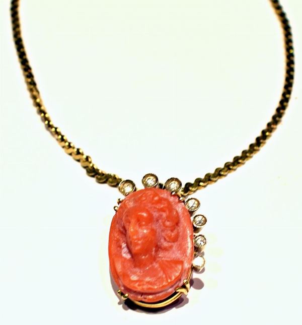 COLLANA IN ORO GIALLO E PENDENTE CON CAMMEO