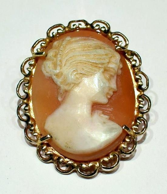 SPILLA IN ORO GIALLO E CAMMEO  - Asta ANTIQUARIATO, COLLEZIONISMO E GIOIELLI - Poggio Bracciolini Casa d'Aste