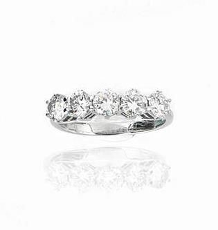 ANELLO IN ORO BIANCO E DIAMANTI