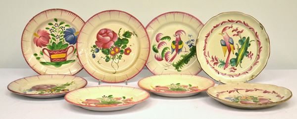 Serie di nove piatti, sec. XX, in maiolica