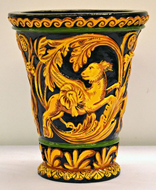Vaso, sec. XX, in maiolica policroma con