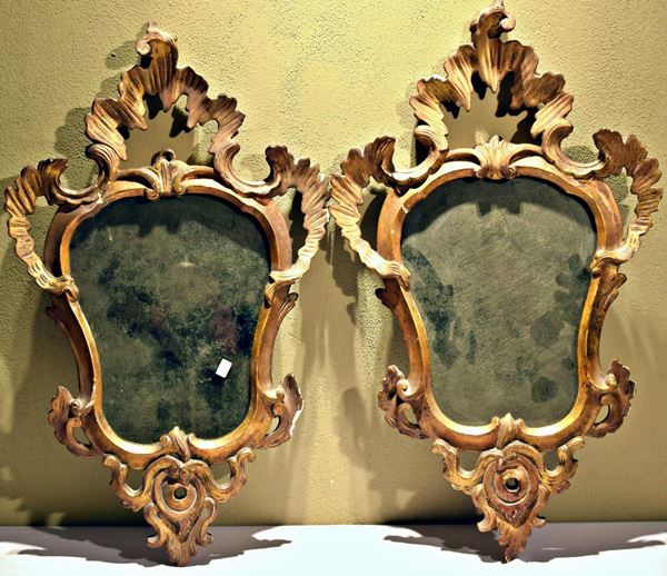 Coppia di specchiere, sec. XVIII, in legno intagliato