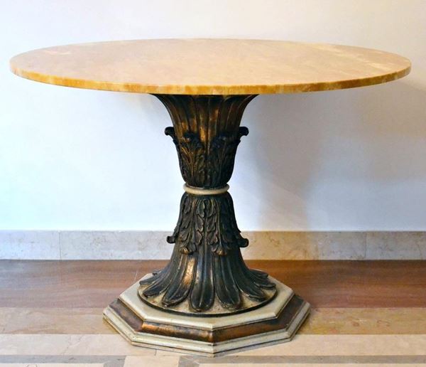 Tavolo circolare, in stile '700, piano in marmo,