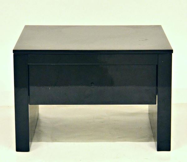 Tavolino, anni '90, in legno laccato nero,  - Asta ANTIQUARIATO, COLLEZIONISMO E GIOIELLI - Poggio Bracciolini Casa d'Aste