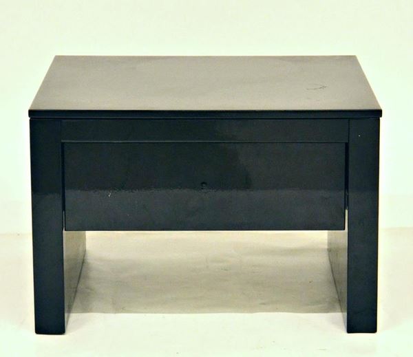 Tavolino, anni '90, in legno laccato nero,