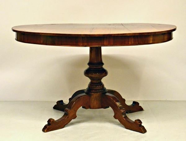 Tavolino, fine sec. XIX, in noce, piano ovale, fusto  - Asta ANTIQUARIATO, COLLEZIONISMO E GIOIELLI - Poggio Bracciolini Casa d'Aste