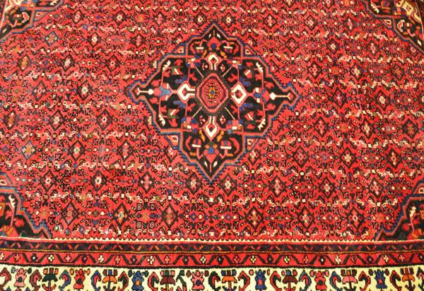 Tappeto persiano, sec. XX, fondo rosso a motivi