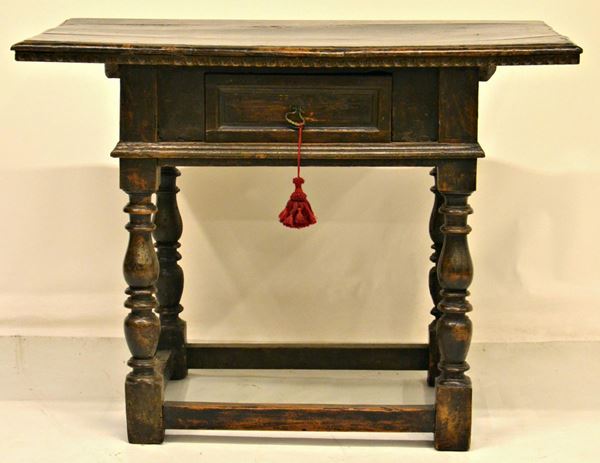 Tavolino, Toscana, sec. XVIII, in noce,  - Asta ANTIQUARIATO, COLLEZIONISMO E GIOIELLI - Poggio Bracciolini Casa d'Aste